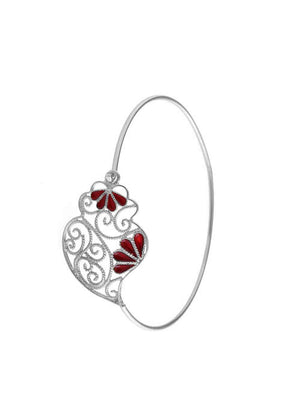 Simplista II - Slave with Viana heart with red nail polish (9509587921)