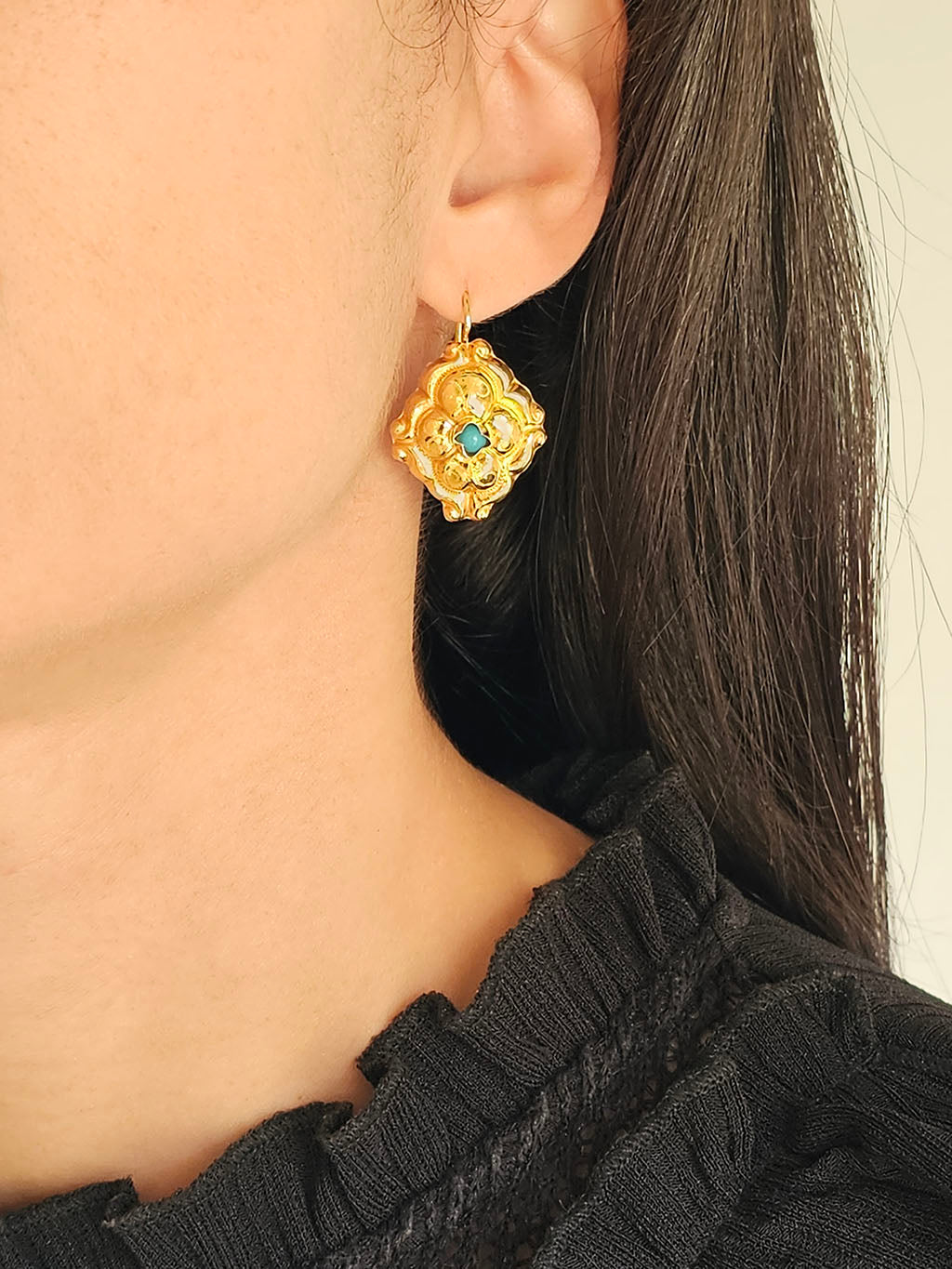 Baroque earrings with turquoise stone