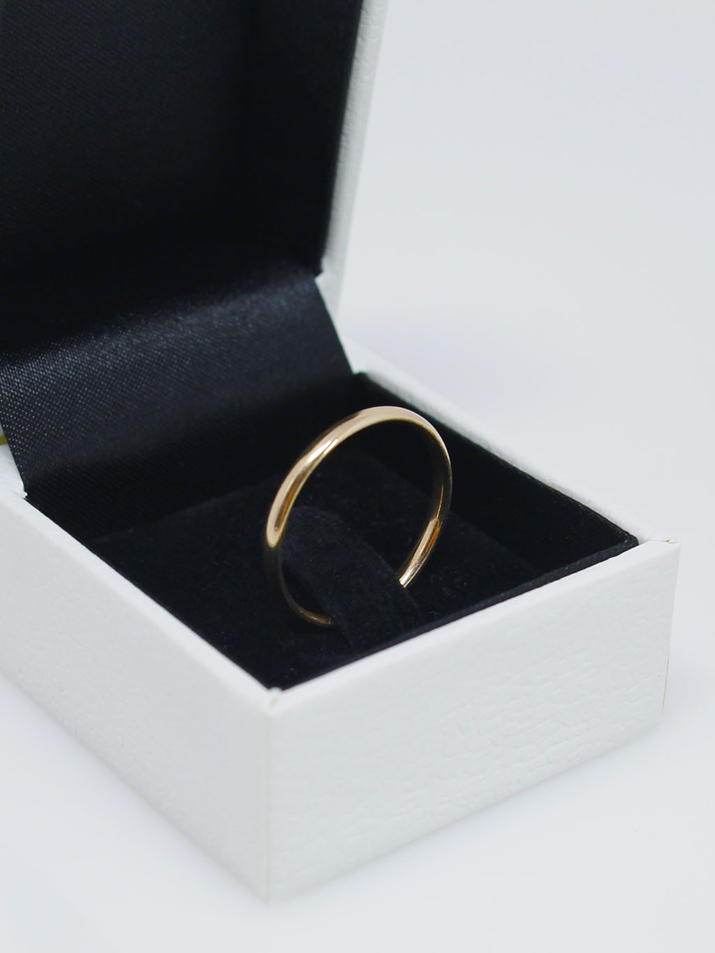 2mm wedding ring (9K gold)