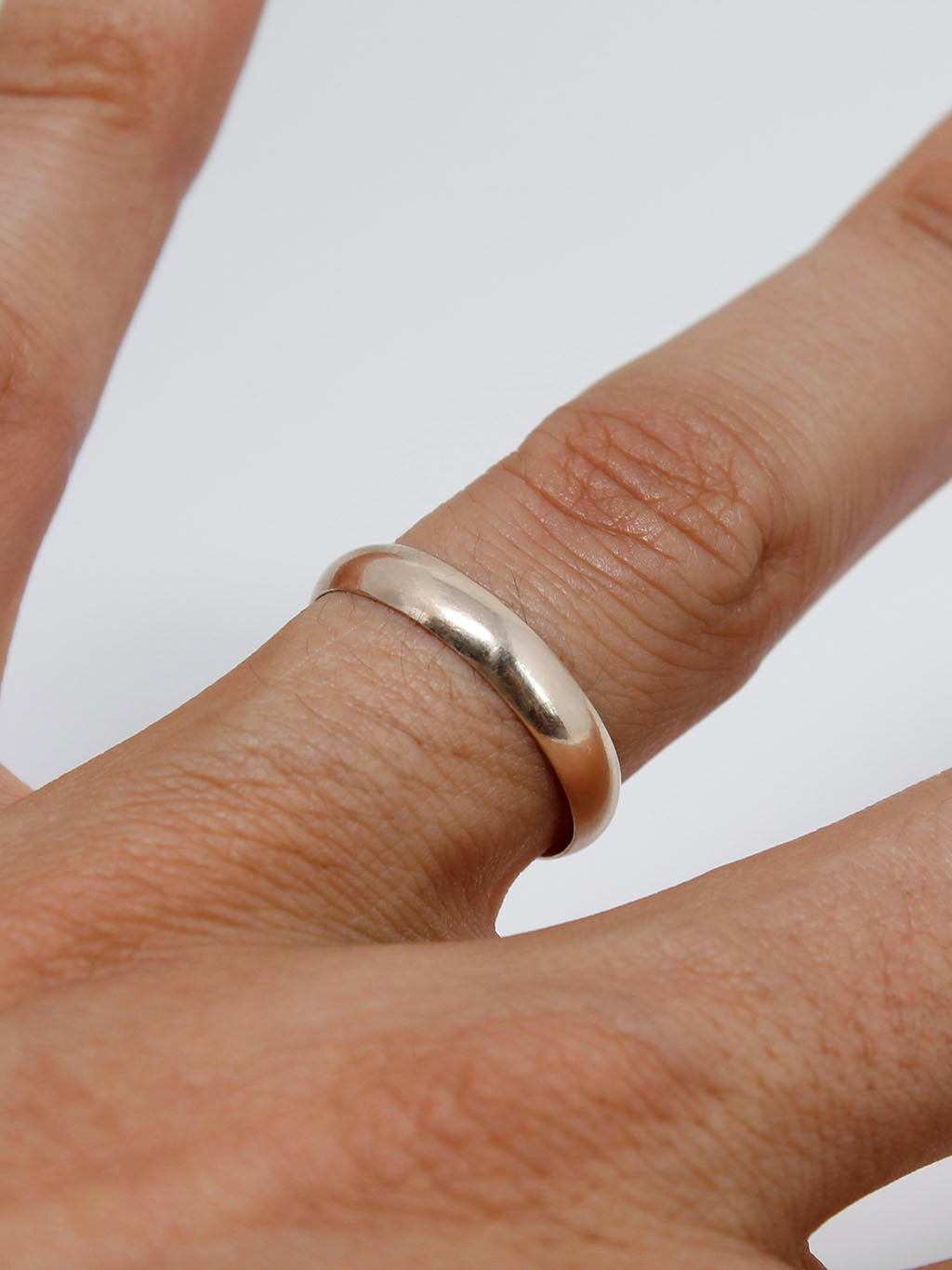 4mm wedding ring (9K gold)