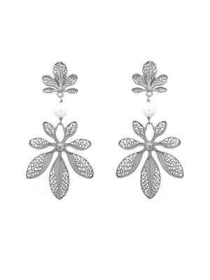 Flower earrings with pearl