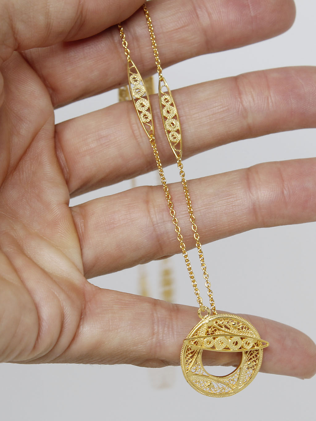 Necklace 5 snails (4 petals)