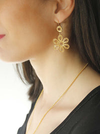 Flower Circles Filigree Earrings – 9K Gold / 19K Gold