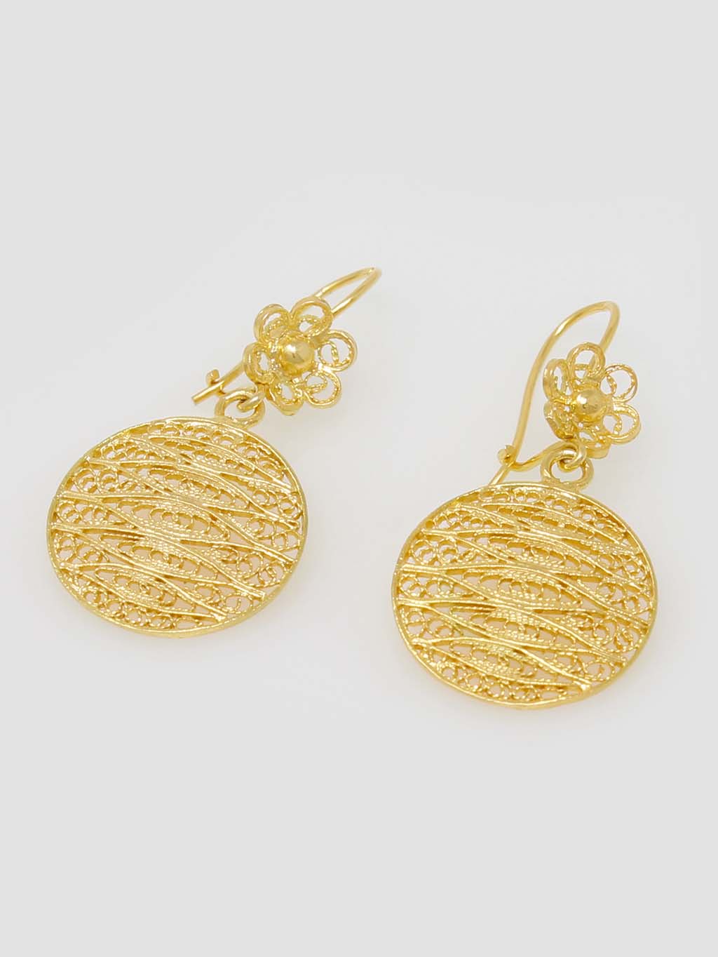 Filigree round earrings with flower