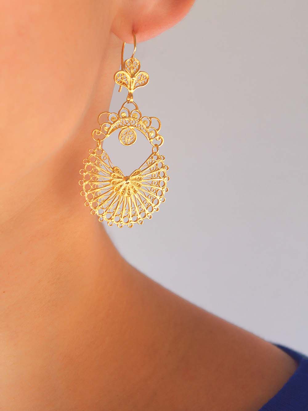 Delicada - Brincos em filigrana (9335798737)