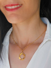 Affection Filigree Pendant – 9K Gold / 19K Gold