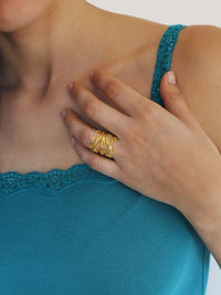 Gentil Filigree Leaf Ring – 9K Gold / 19K Gold