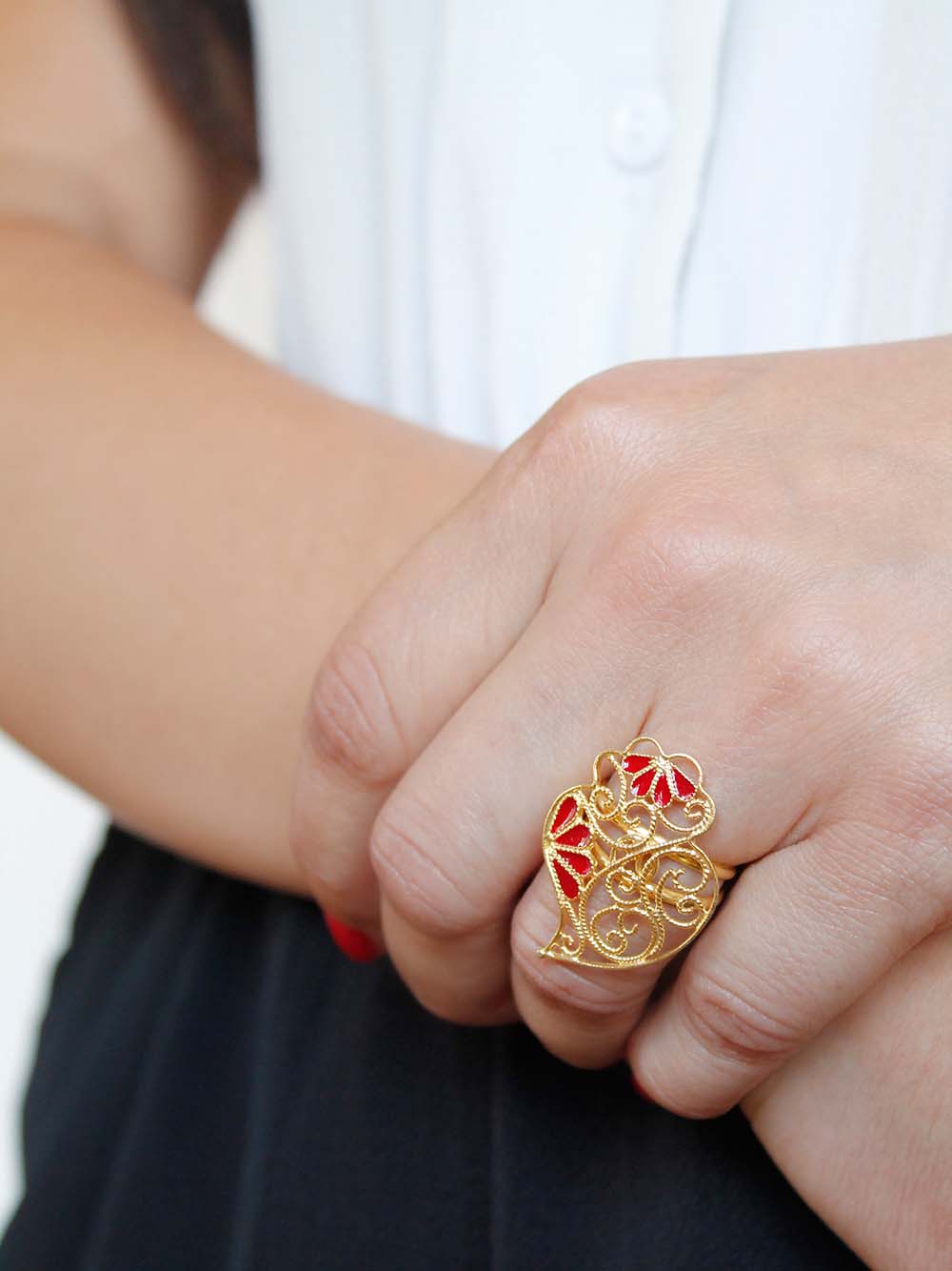 Anel em filigrana em prata com esmalte vermelho (9509589649)