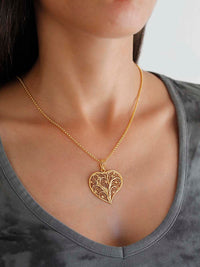 Fátima Filigree Medallion - Size M – 9K Gold / 19K Gold
